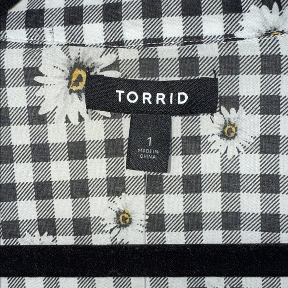 Torrid Daisy Print Black & White Checkered Kimono Duster - Picture 7 of 10